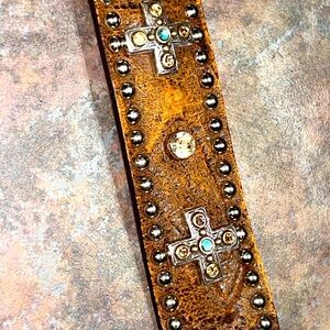 No one ladies leather belt with crystals. Size XL
